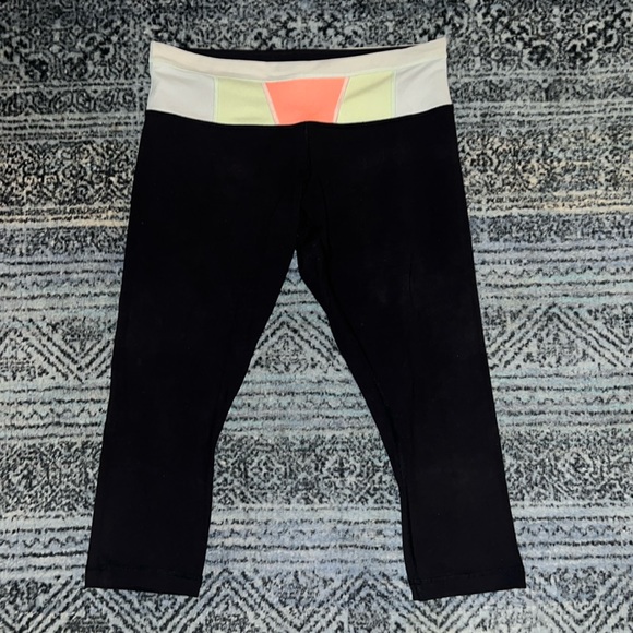 Lululemon Original Reversible Wunder Under Capris (black, blue, green, coral) - Picture 1 of 4